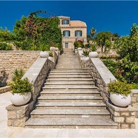 Luxury 7 Bedroom Villa with Heated Pool, Gym, Sauna, Jacuzzi and Sea Views in Dubrovnik, Sleeps 12-14